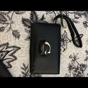 Guess Wristlet/Smartphone Wallet (NWT) - Black
